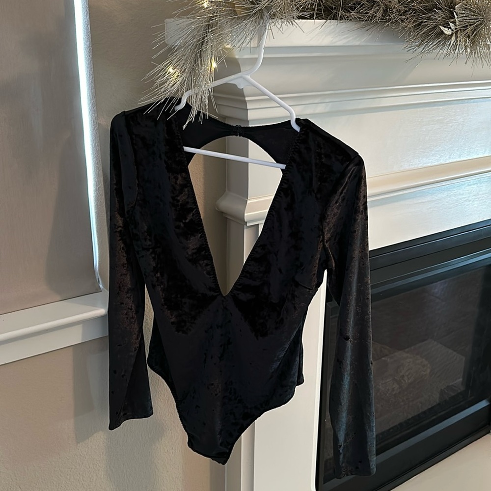 Victorias Secret Blk Velvet Bodysuit Size M/L NWT